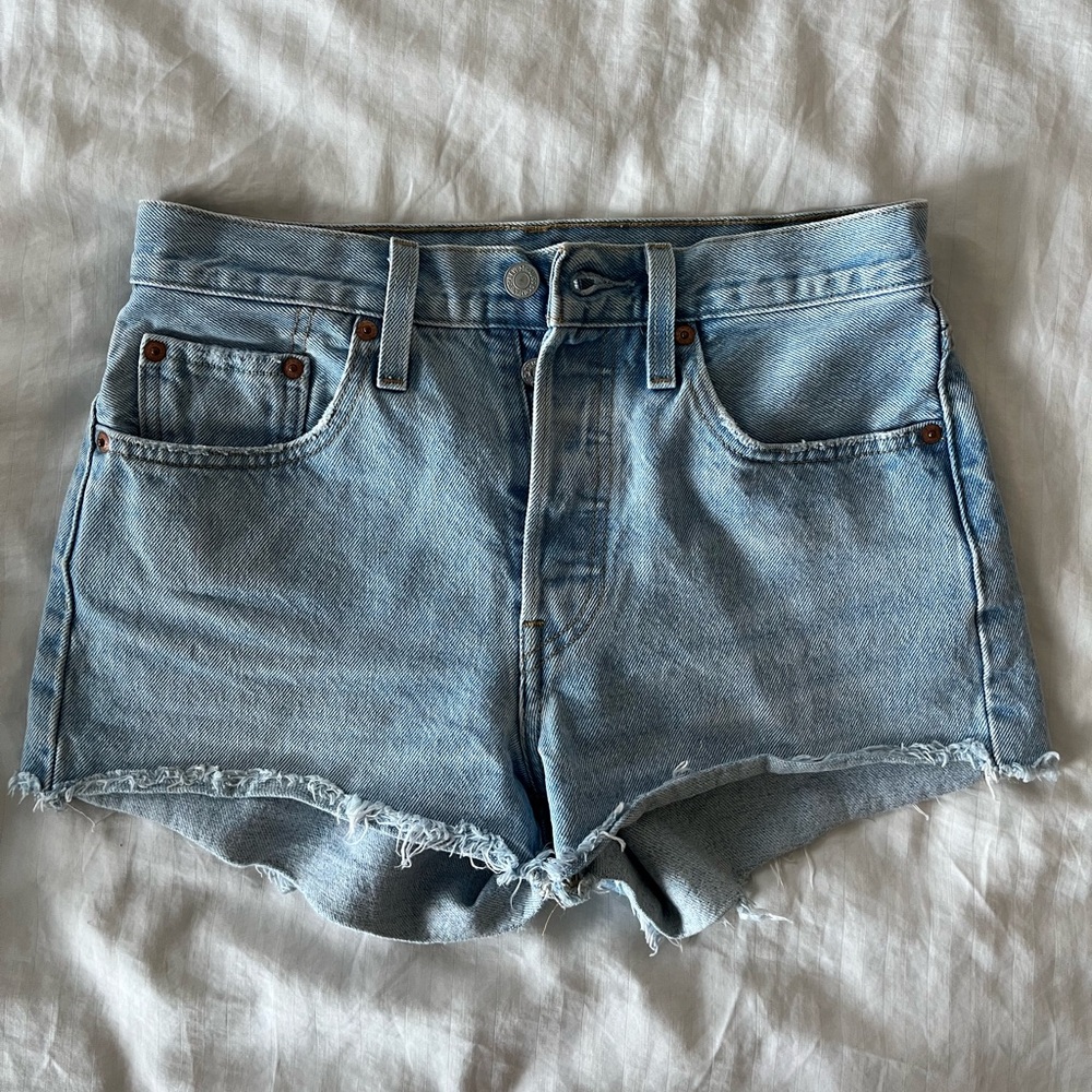 Levi’s 501 light wash short